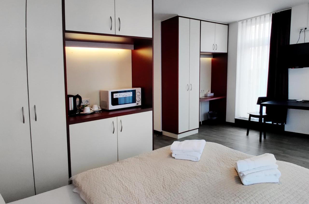 6 Rooms Apartments Берлин Экстерьер фото