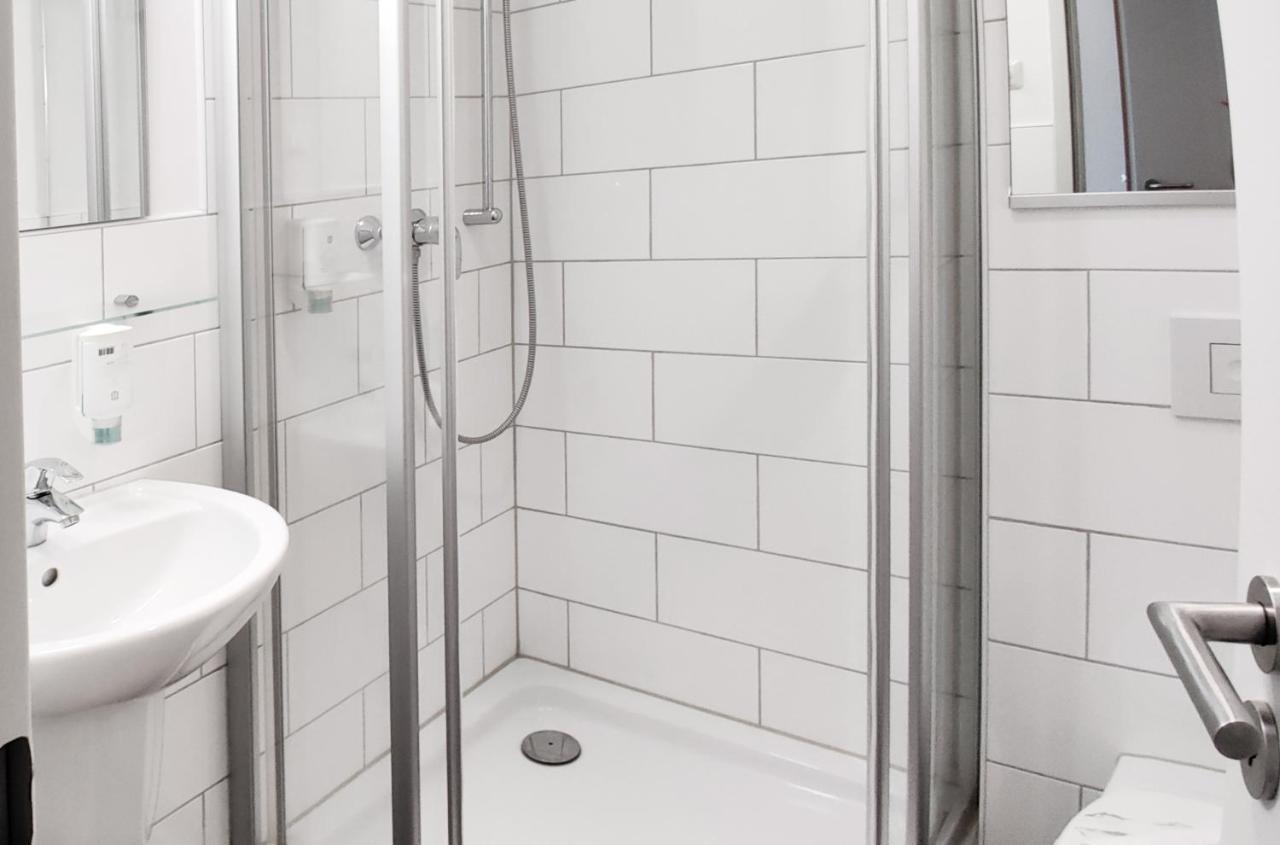 6 Rooms Apartments Берлин Экстерьер фото